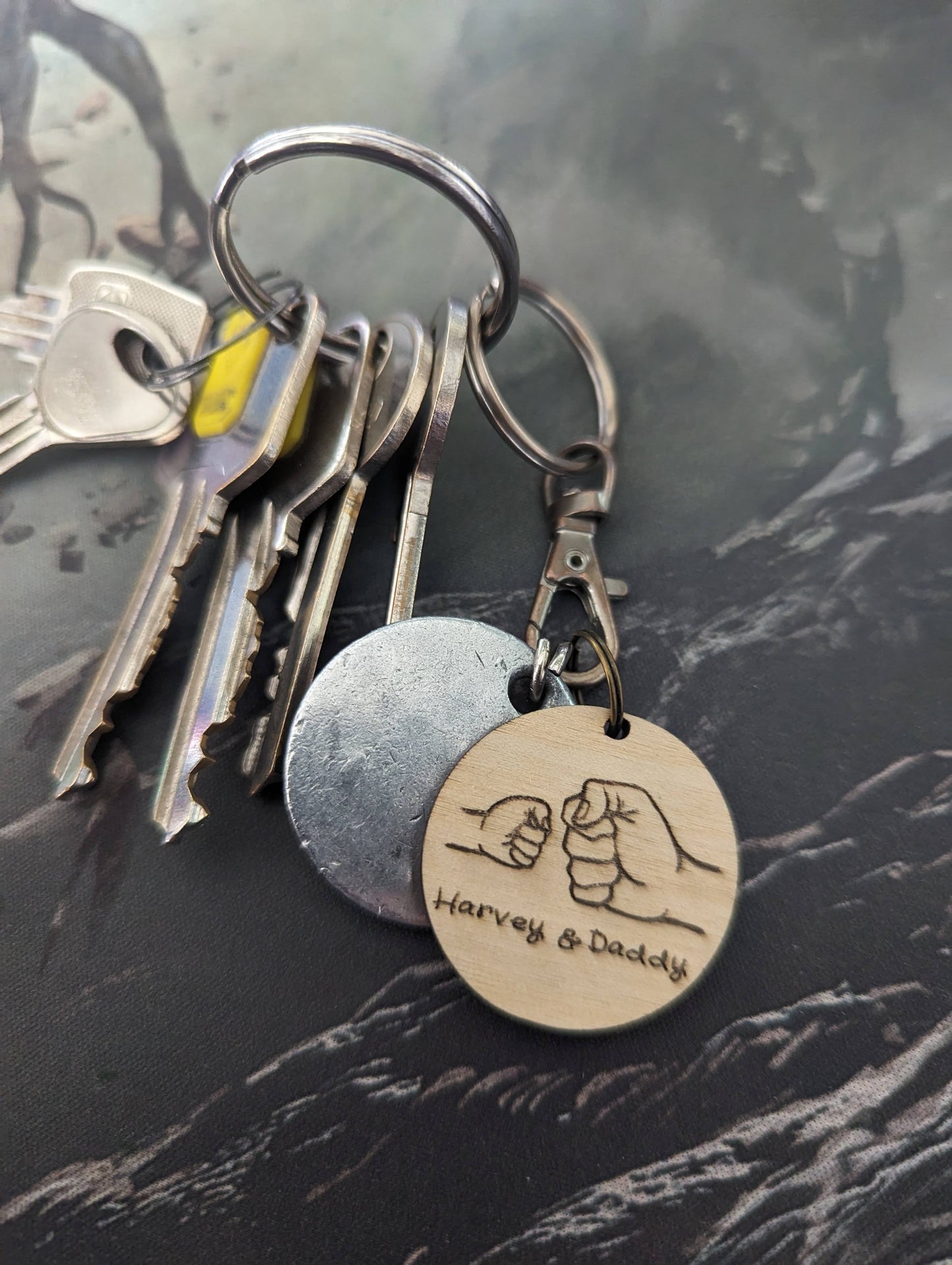 Fist bump keyring for Father's Day. Show your dad that you love him with this custom gift, personalised just for him